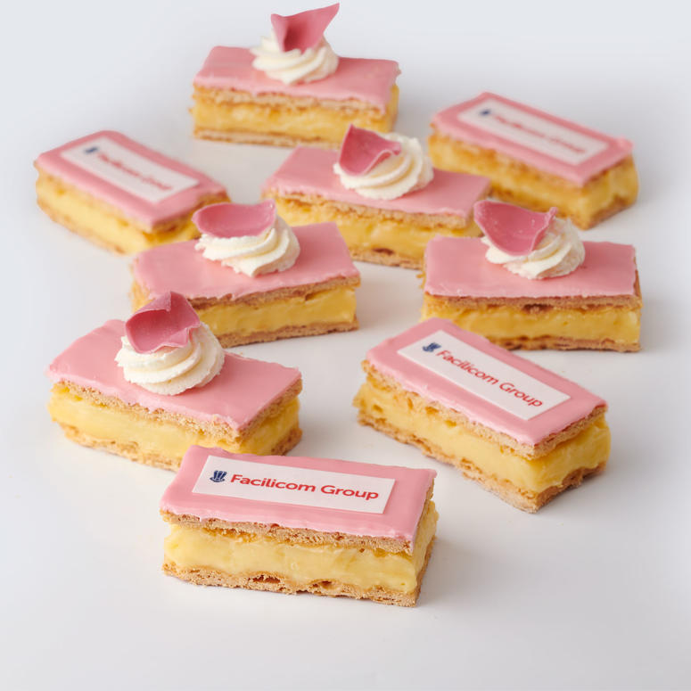 Traditionele roze tompouce