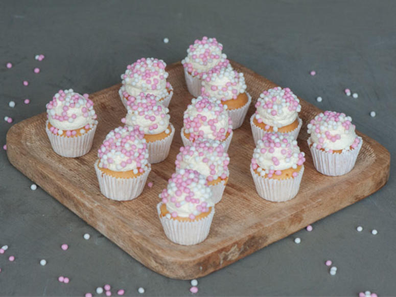 moord President Tactiel gevoel Mini Roze Geboorte cupcakes bestellen | gefeliciTAART.nl